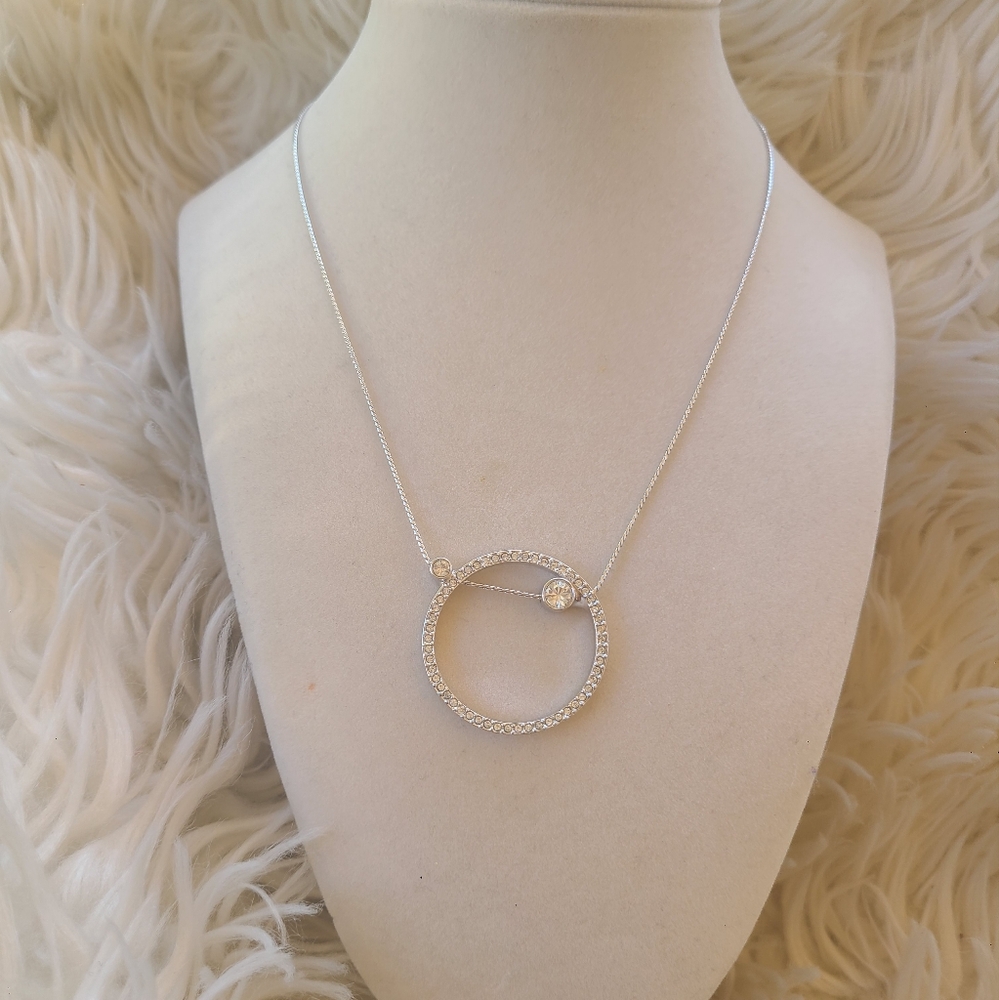 Elegant Swarovski Silver Toned Circle Pendant Necklace- Excellent Condition